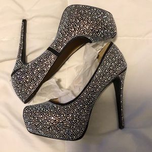 SIZE 10 NEVER WORN CR CINDERELLA PUMPS